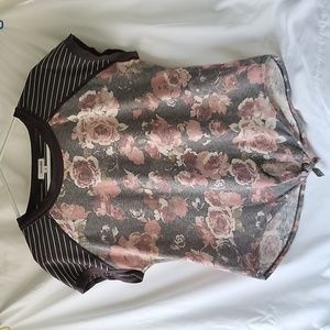 Eyeshadow Short Sleeve Gray Rose Top W/Tye